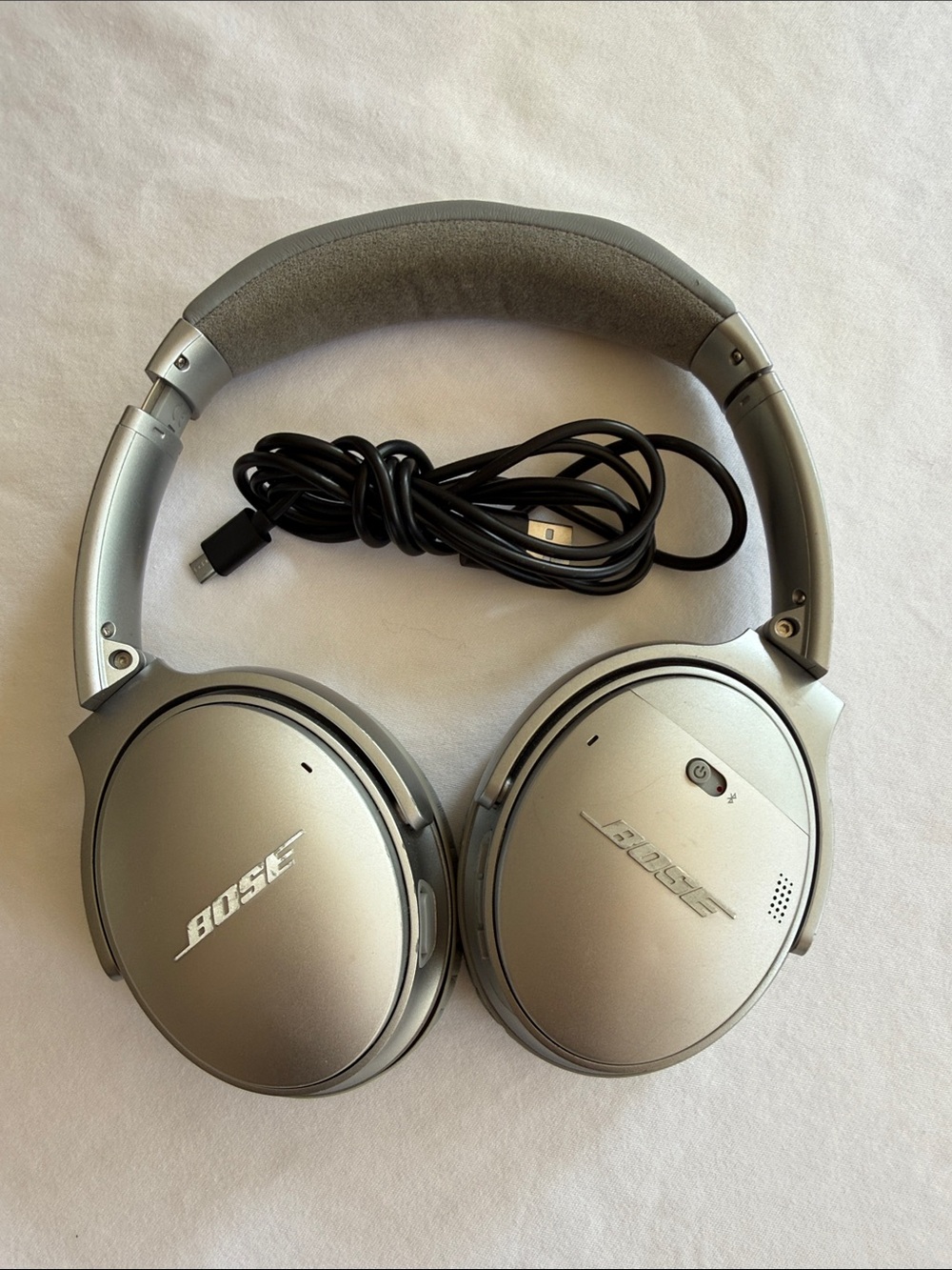 Bose Silver Over-Ear Wireless, Noise canceling headphones